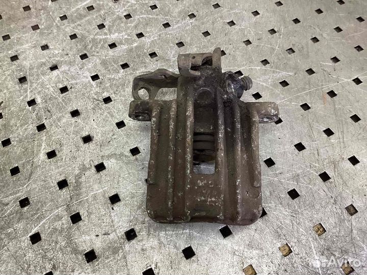 Суппорт задний правый Volkswagen Golf