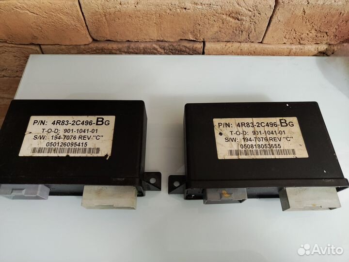 Блок управления электронным тормозом 4R83-2C496-BG