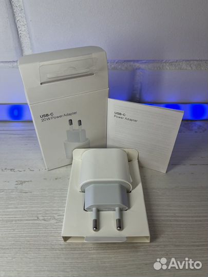 Зарядка на iPhone 20W Power Adapter