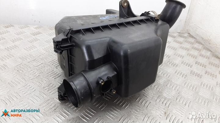 Корпус воздушного фильтра Toyota RAV4