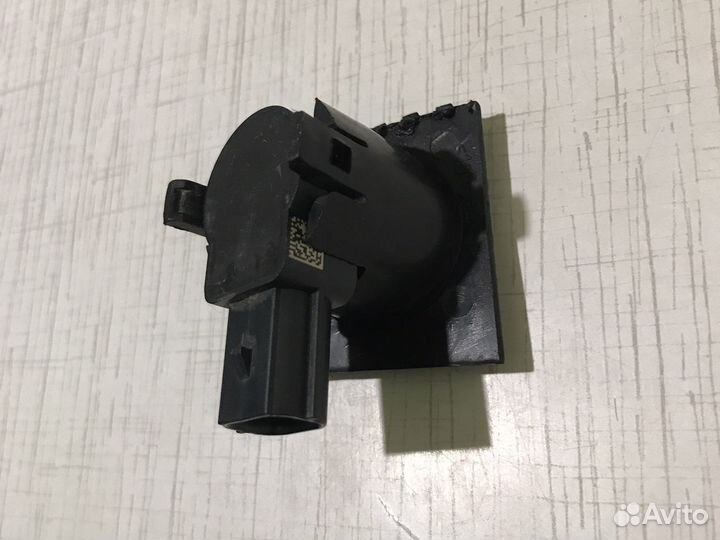 Датчик парковки Chevrolet Tahoe III 19116085 GM
