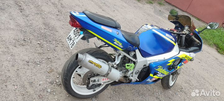 Спортивный мотоцикл Сузуки Джиксер