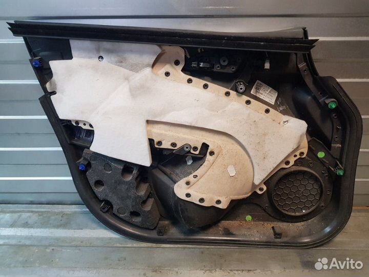 Обшивка двери передней правой Opel Astra J