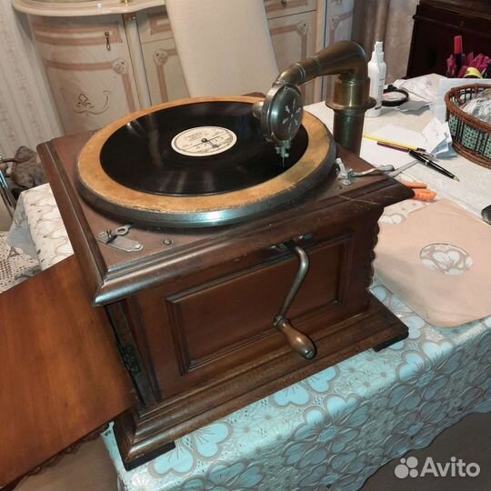Граммофон swiss. Старинный.Швейцария