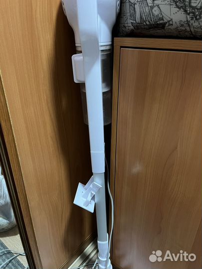 Проводной вертикальный пылесос