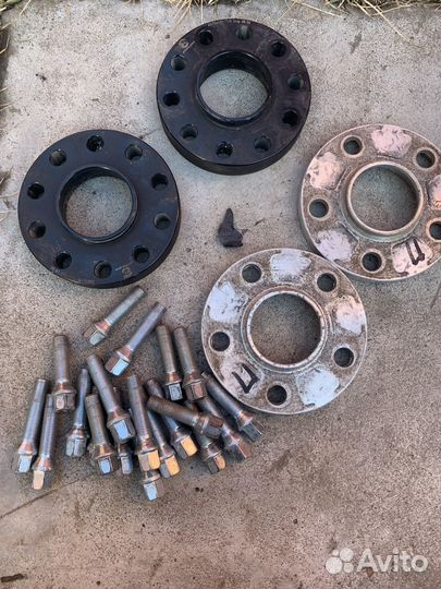 Приставки на бмв перид 1.5 задние 2.5 с болтами