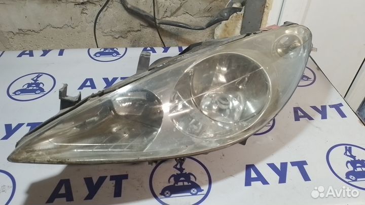 Фара левая Peugeot 307 дефект