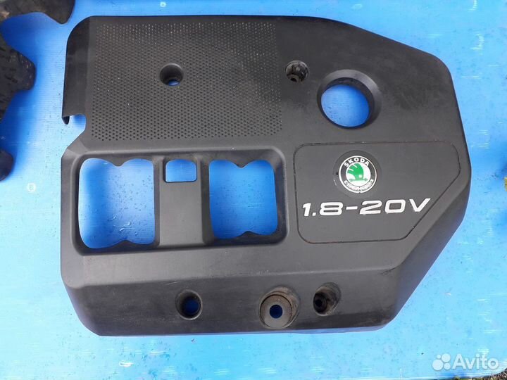 Накладка (кожух,крышка) двигателя Skoda