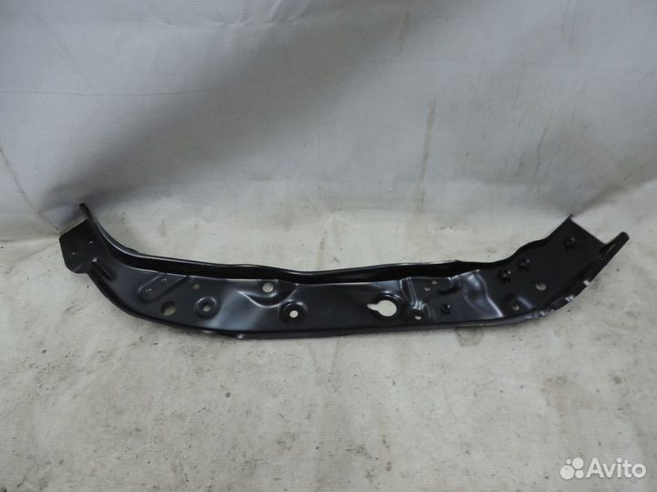 Рамка радиатора левая часть Mitsubishi Pajero Spor