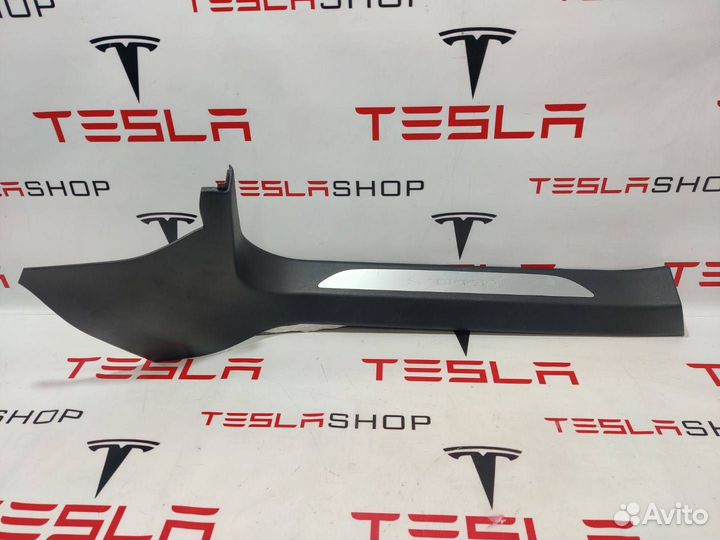 Накладка стойки А Tesla Model S рест. 2018