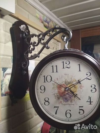 Часы настенные двухсторонние