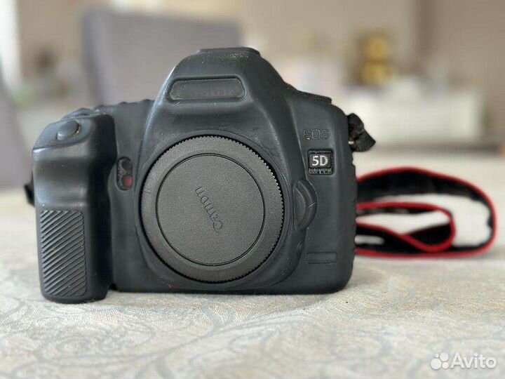 Зеркальный фотоаппарат Canon eos 5D Mark II