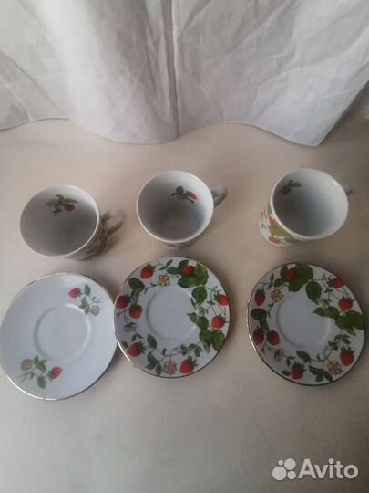 Чайные чашки с блюдцами