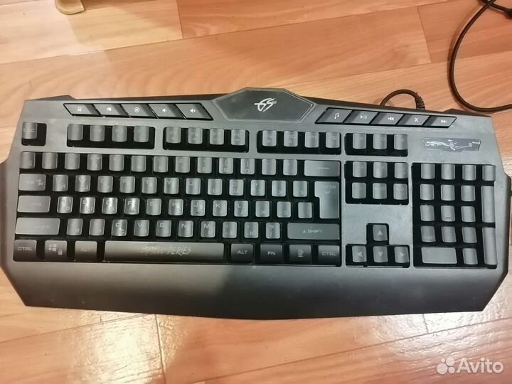 Игровая клавиатура и мышь