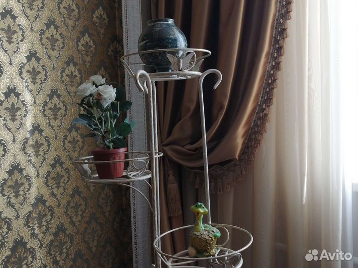 Подставка для цветов напольная металлическая