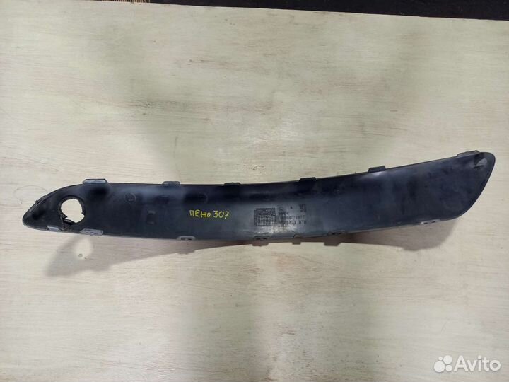 Накладка переднего бампера правая Peugeot 307