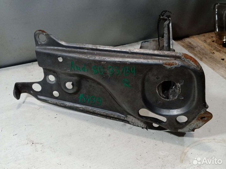 Замок капота правый Audi 80 B3 седан 1.8I 1989