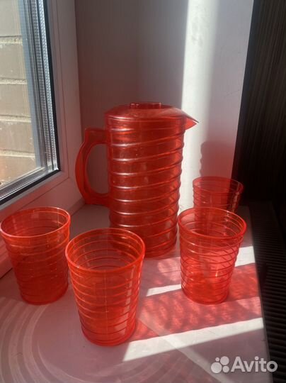 Кувшин со стаканами