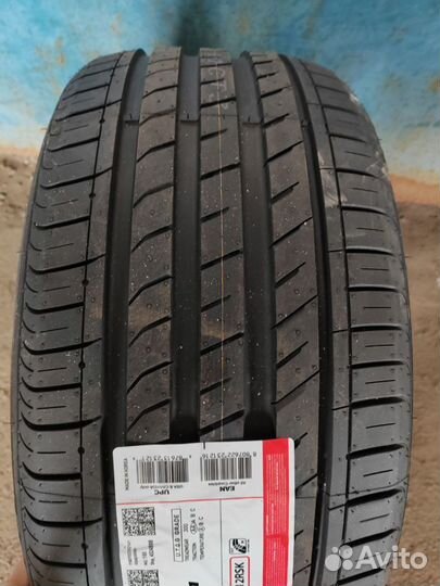 Roadstone N'Fera SU1 245/40 R18