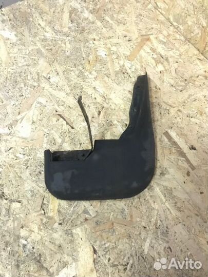 Брызговик передний правый Ford Transit 2008