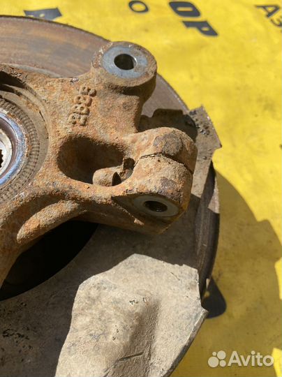 Передний левый поворотный кулак Chevrolet Aveo T30