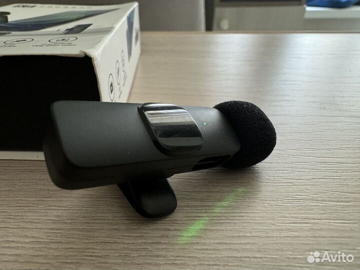 Беспроводной петличный микрофон