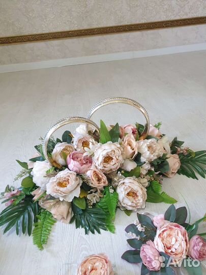 Свадебное украшение на машину