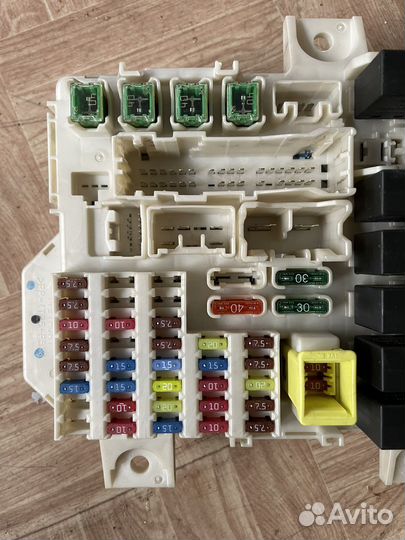 Блок предохранителей Mitsubishi Colt Z3