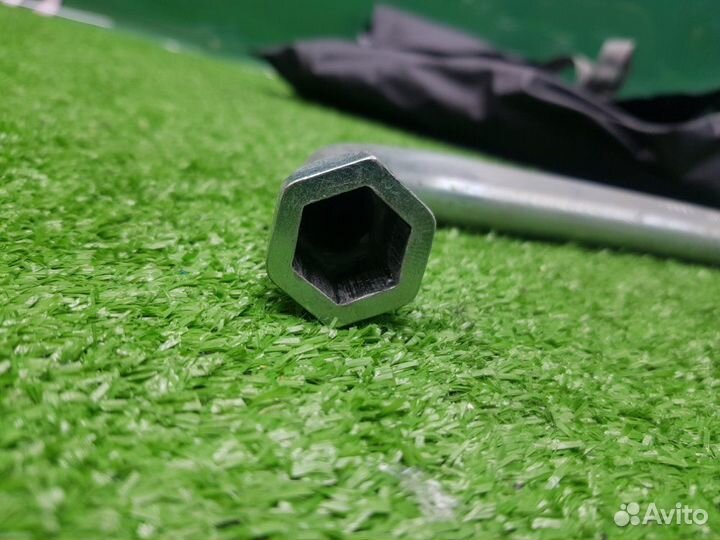 Ключ балонный Volkswagen Tiguan TIG cawa 2009