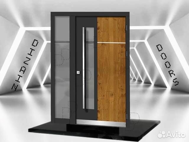 Широкая уличная входная дверь