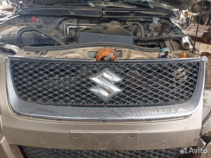 Сузуки Гранд Витара решетка радиатора
