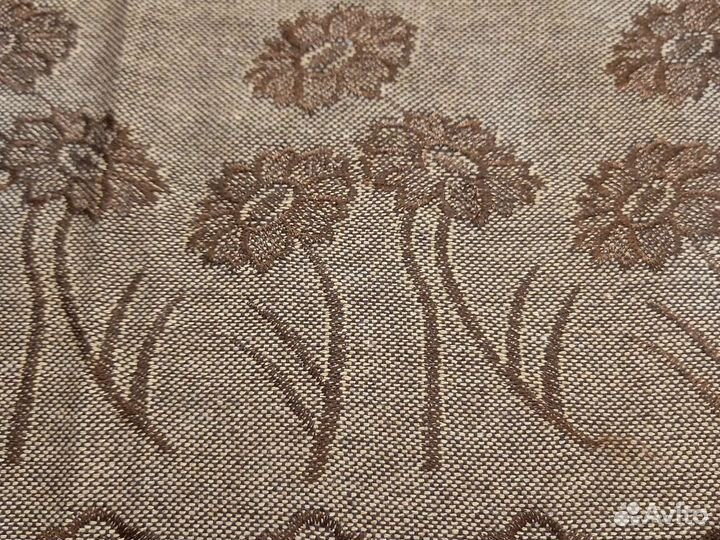 Отрез шерстяной ткани с кружевом по краю