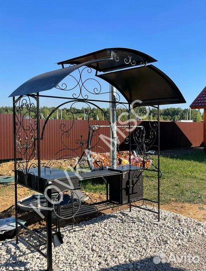 Мангал с крышей