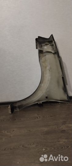 Правое переднее крыло Логан 1