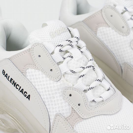 Кроссовки женские