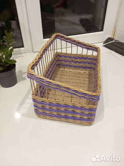 Плетеная корзина, поднос