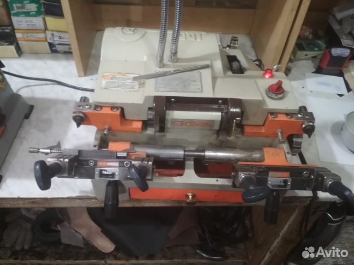 Продаю швейную машину бу