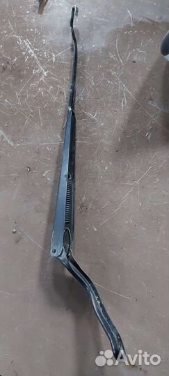 Поводок дворников левый Ford Fiesta