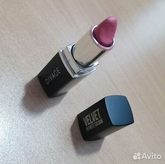 Помады для губ, блески, карандаш для губ