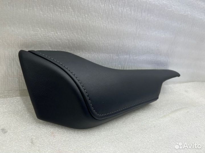 Накладка торпедо правая Toyota Land Cruiser 200