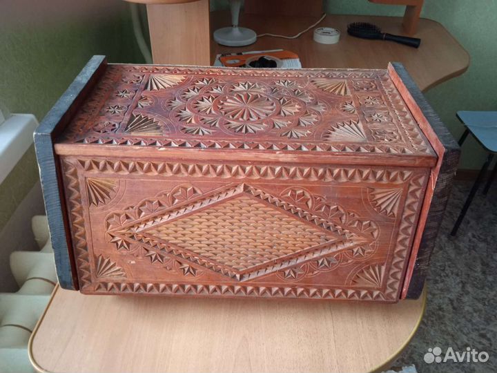 Хлебница деревянная резная