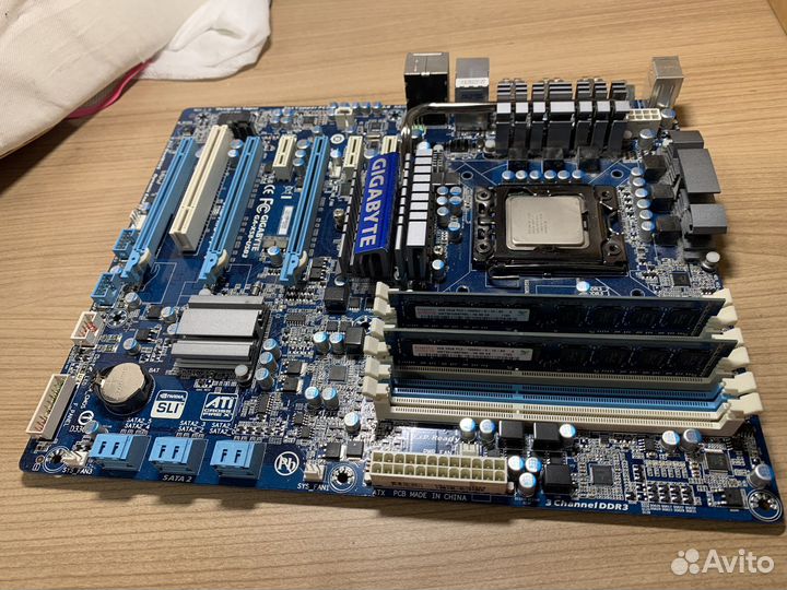 Материнская плата с процессором и памятью