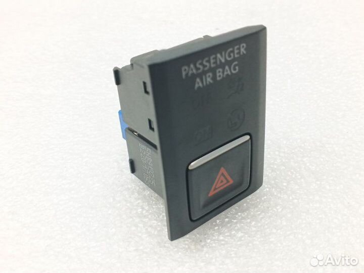 Кнопка аварийной сигнализации Volkswagen Tiguan 2