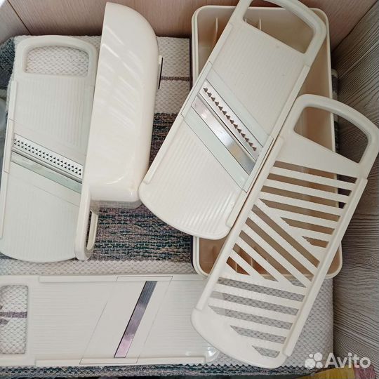 Набор тёрок с контейнером для овощей и фруктов