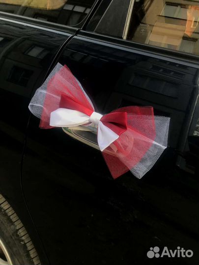 Свадебное украшение на машину