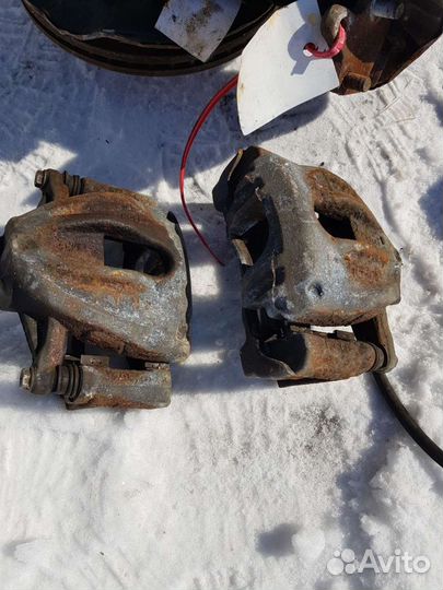 Суппорт передний на авенсис т25