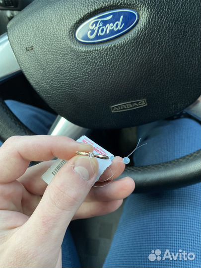 Кольцо с бриллиантом