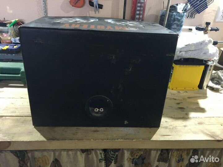 Автомобильный сабвуфер