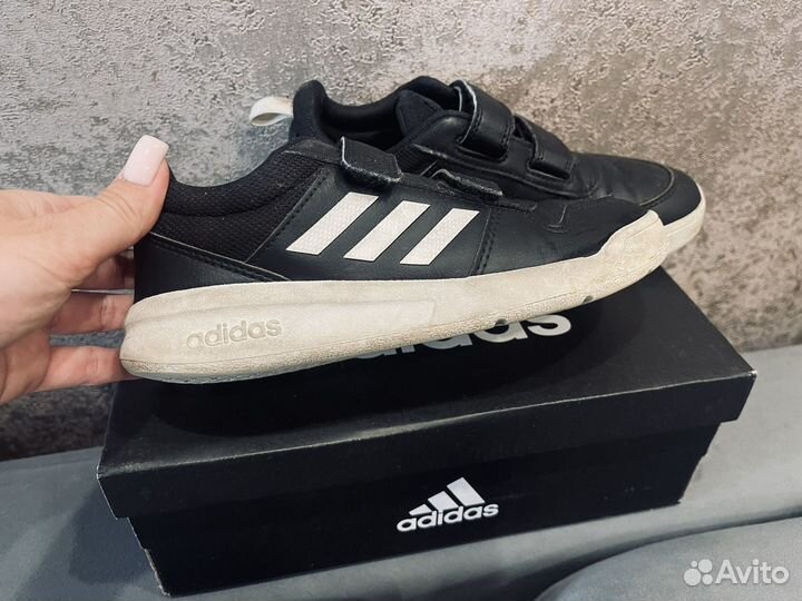 Кроссовки adidas 34