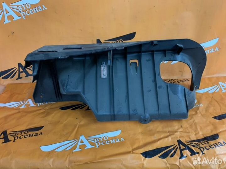 Держатель задней полки задний левый Ваз 2191